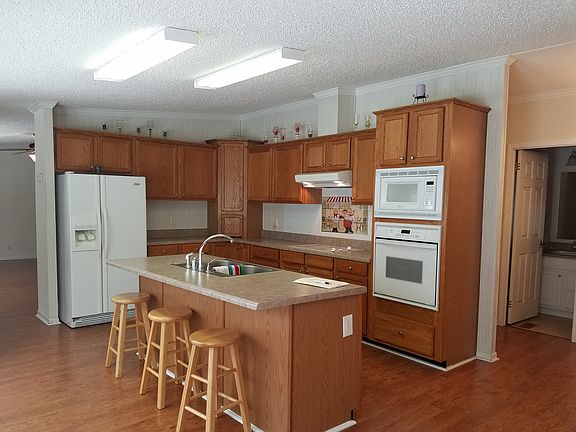 2nd image of 147 Valentine Dr