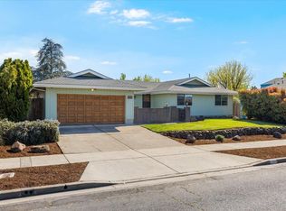 2384 Amaryllis St, Medford, OR