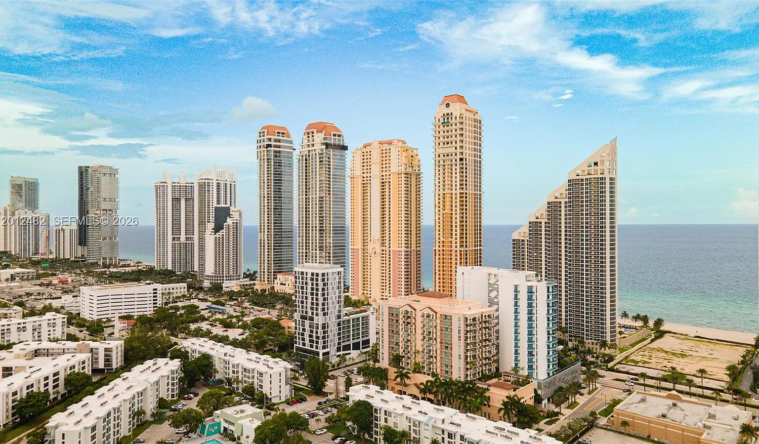 Winston Towers 600 Condo — Photo 1