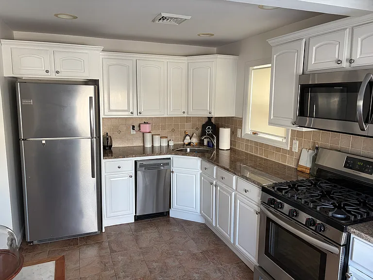 99 Arizona Ave — Photo 3