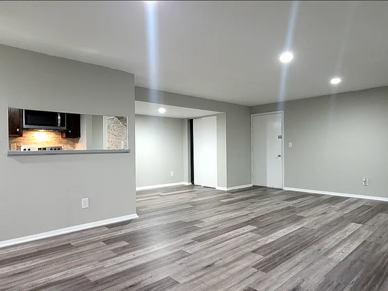 Flowerdale Apartments — Photo 4
