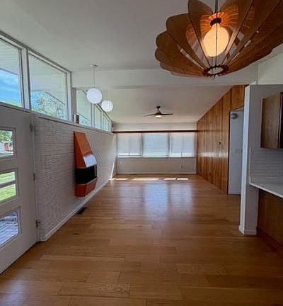 4th image of 4924 Bayside Dr