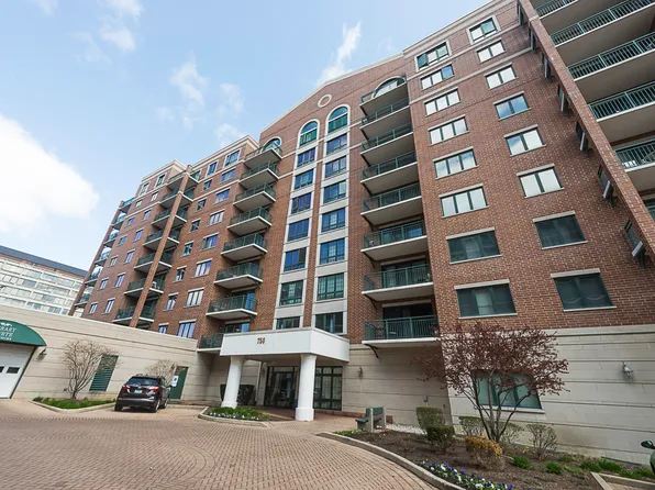 750 Pearson St APT 611, Des Plaines, IL 60016