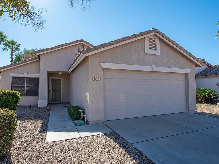 833 E Ross Ave — Photo 2