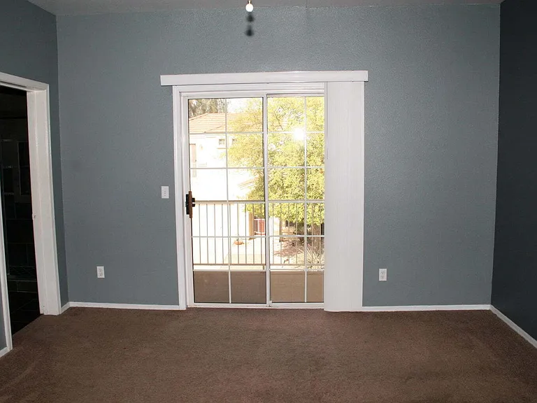 1013 W Westchester Ave — Photo 19