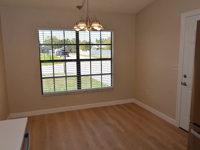 1550 N Pompano Ave — Photo 3