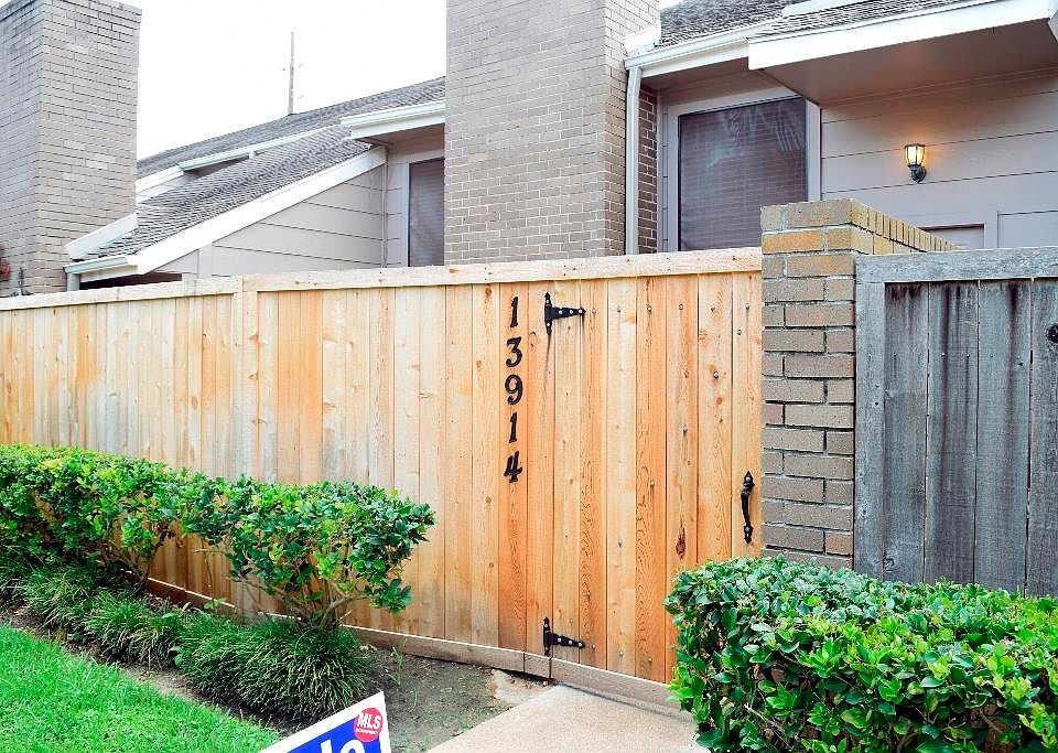 1st image of 13914 Hollowgreen Dr #27