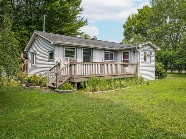 9658 Oakland St, Angola, NY 14006