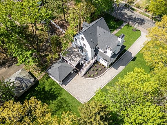 4th image of 517 Park St