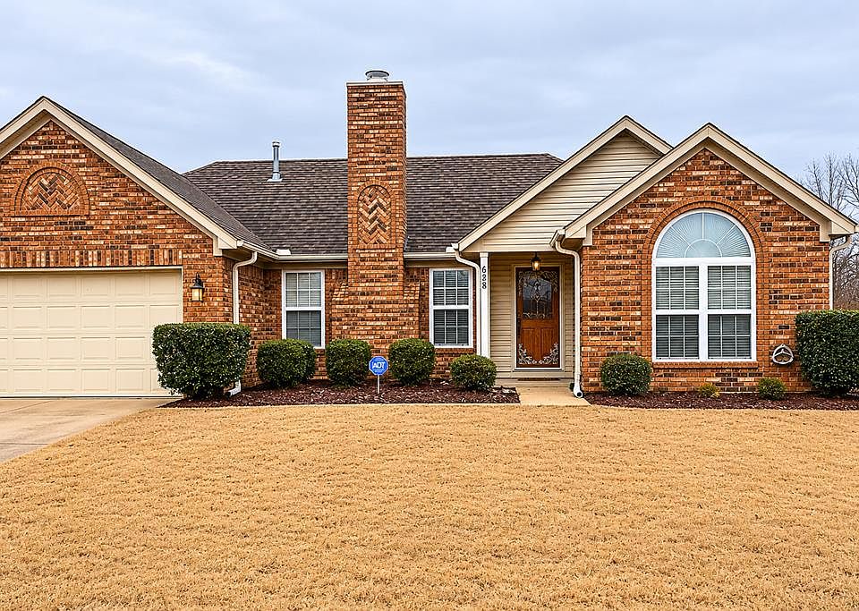 1st image of 628 White Oak Dr