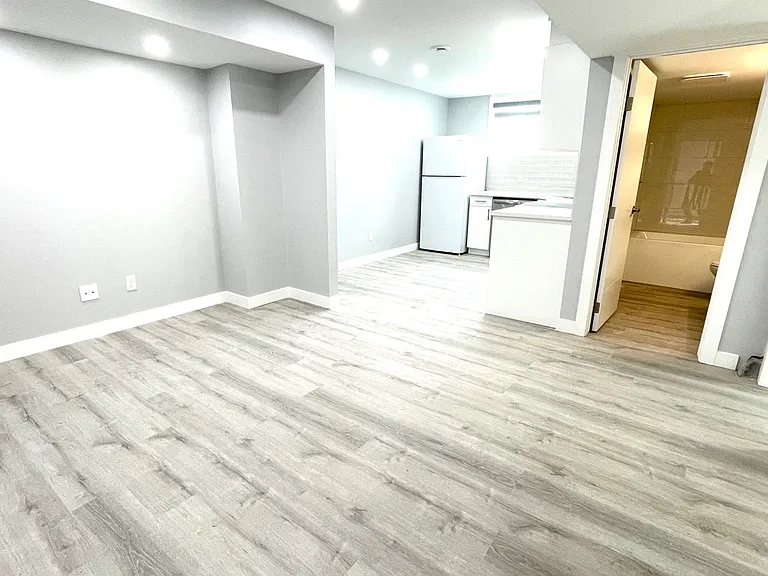 6028 Thorncliffe Dr NW #B — Photo 3