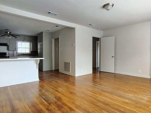 3rd image of 13805 Maye Pl