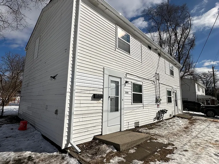 2335 Deerfield Ct — Photo 1