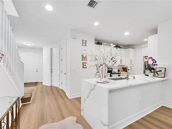 4th image of 7689 Bristol CIR