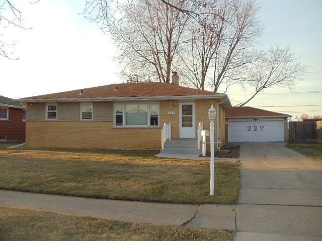 1st image of 227 Carnation Dr