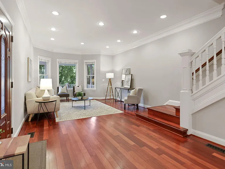 215 T St NE — Photo 4