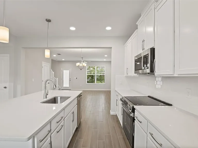 1394 Mount Royal Dr — Photo 10