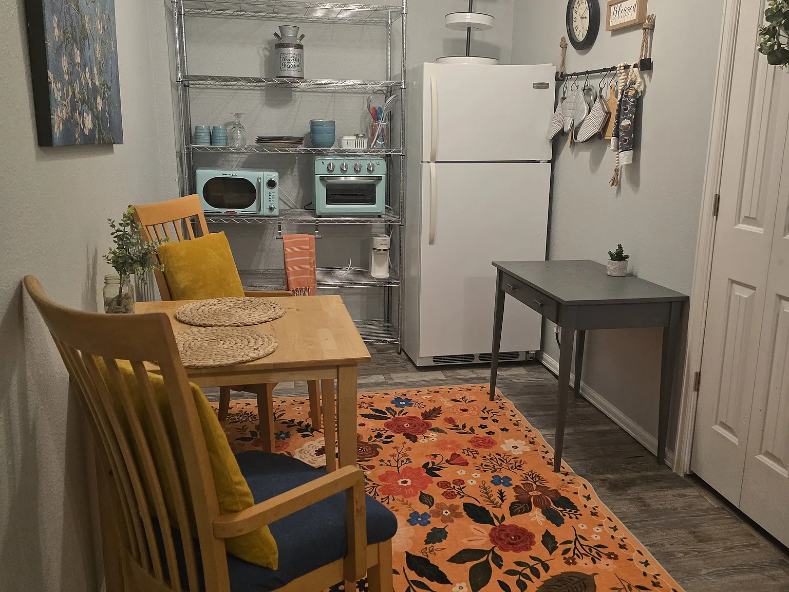3 bed, 1595 sqft, $1,200 — Photo 1