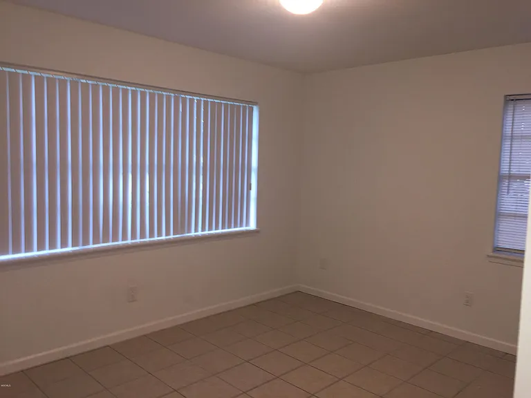 678 Meadow Dr — Photo 11