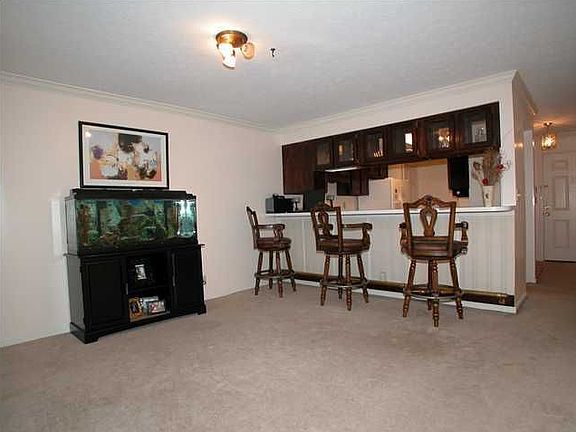 4th image of 203 Donard Park Ave