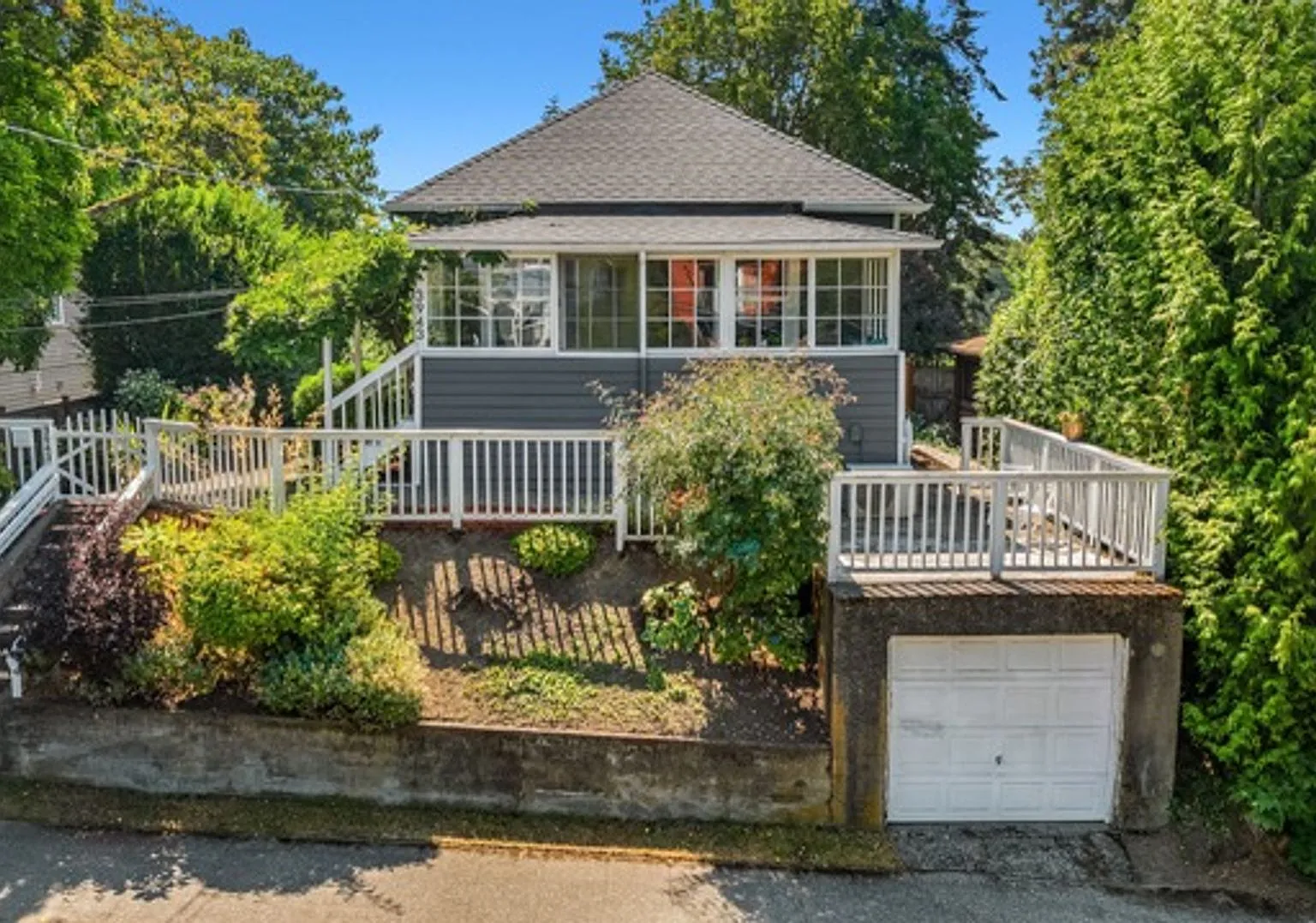 5Bd/2Ba Seattle Home — Photo 1