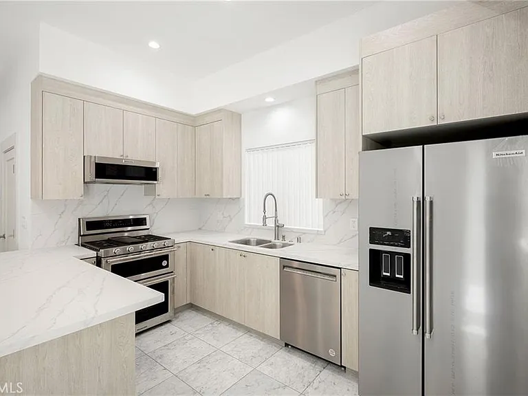 13908 Collins St #13908 — Photo 7