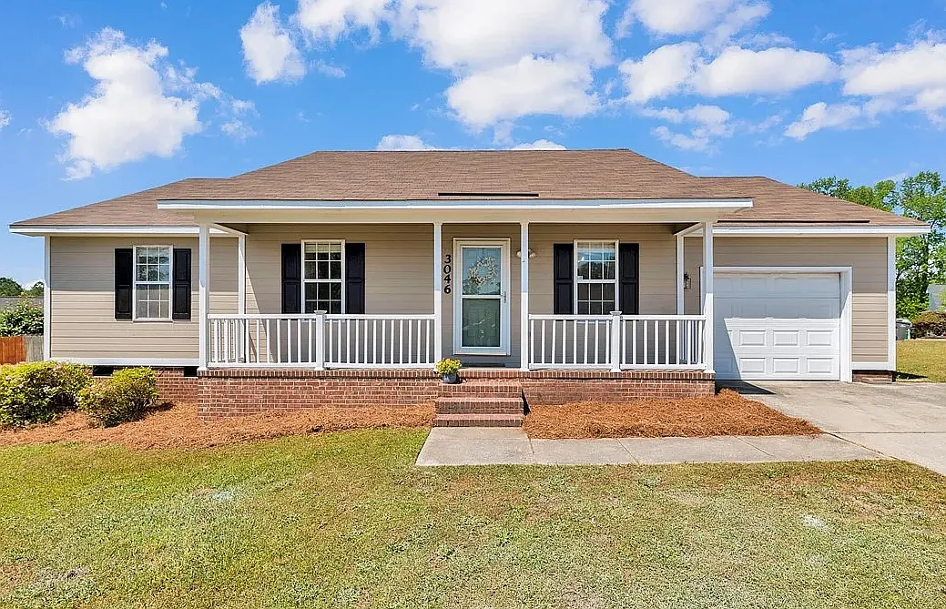3 bed, 1374 sqft, $1,700 — Photo 1