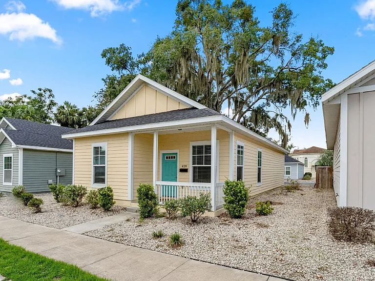 420 NW 1st St — Photo 3