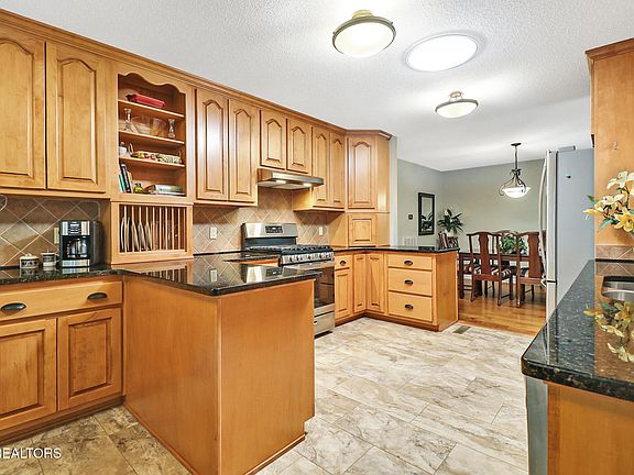 3rd image of 2 Altanglen Ln