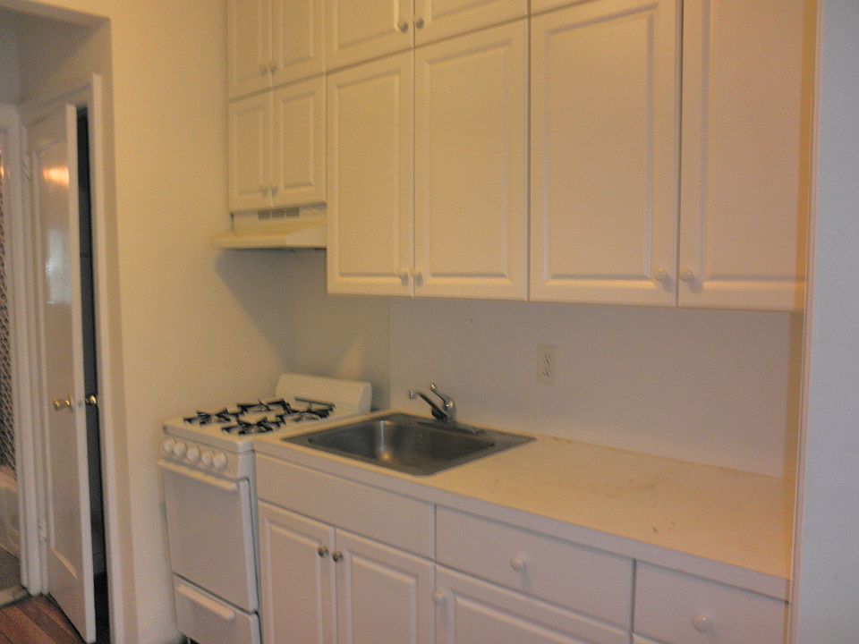 2nd image of 337 E 86th St APT 4D