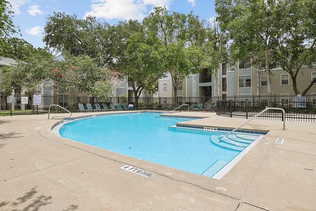 Waterford at Cypress Lake Apartments — Photo 4