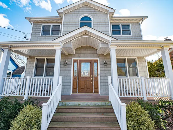 36 Spruce Street, Islip, NY 11751