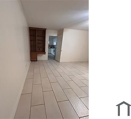 5th image of 946 Queensbury Dr