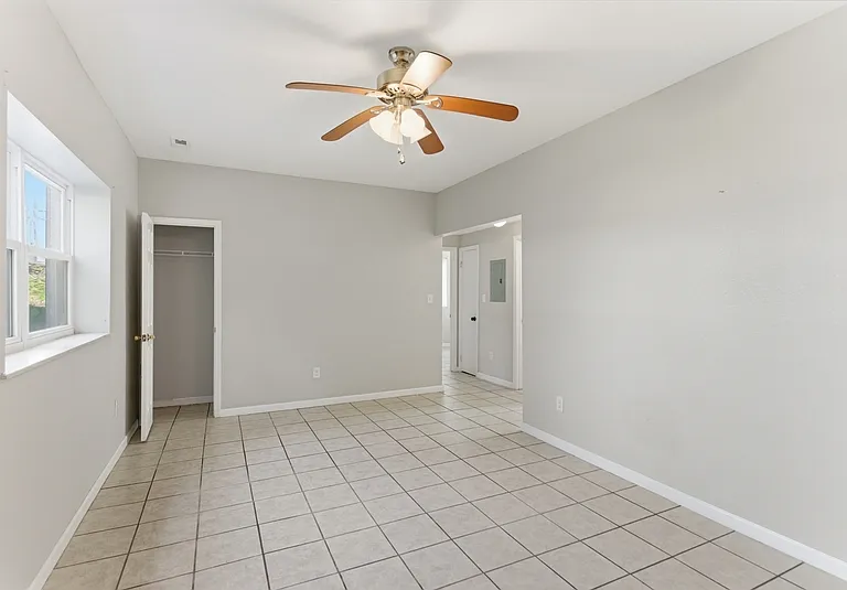 3300-3374 Valley View Dr NE #3334 — Photo 4