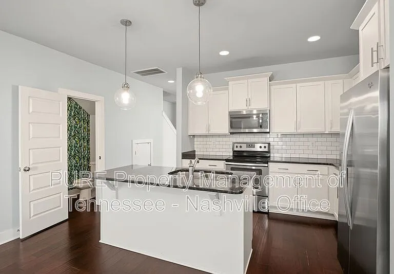 729 Cottage Park Dr — Photo 5