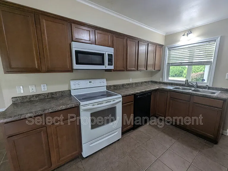 3510 Glencairn Dr — Photo 11