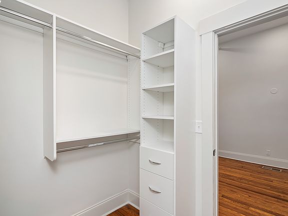 4th image of 826 N Broadway St #201