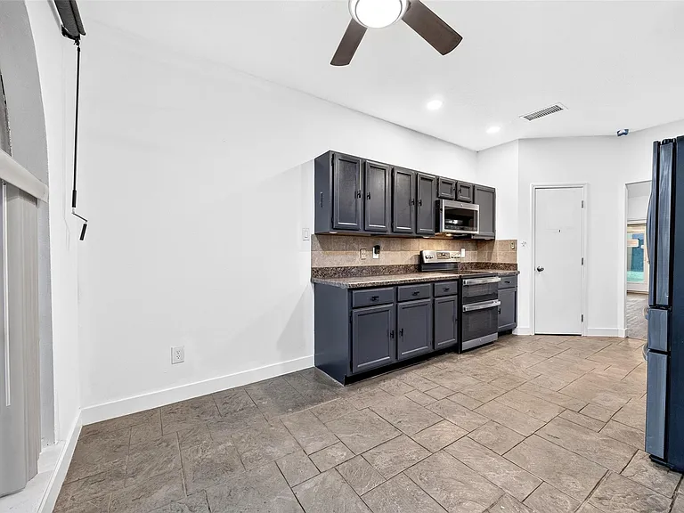 18610 Autumn Hills Dr — Photo 20