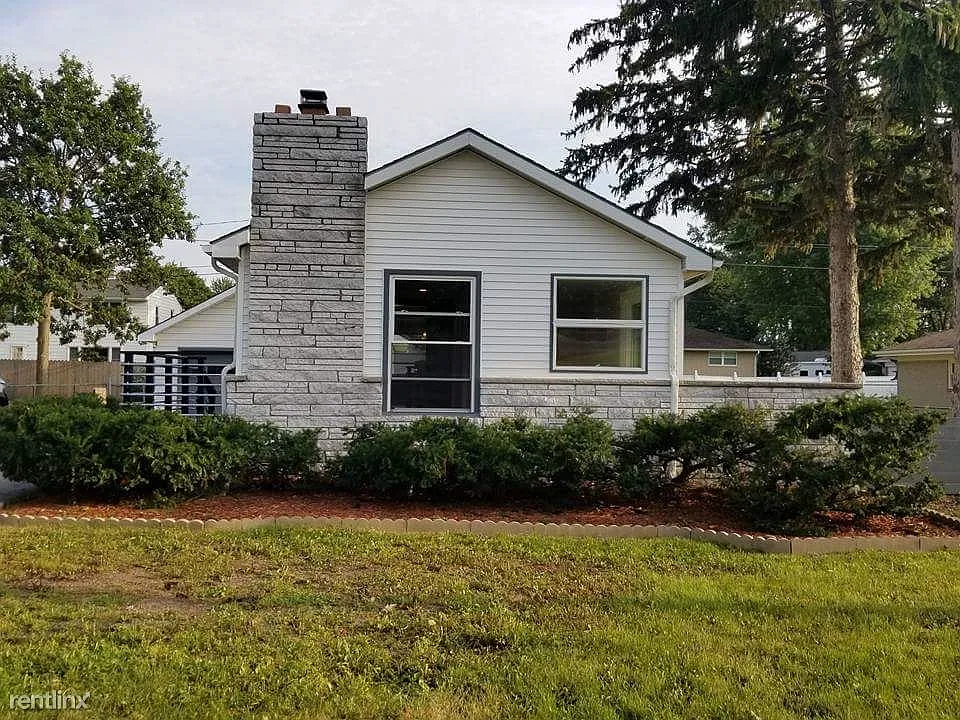 1704 Nebobish Ave photo 1