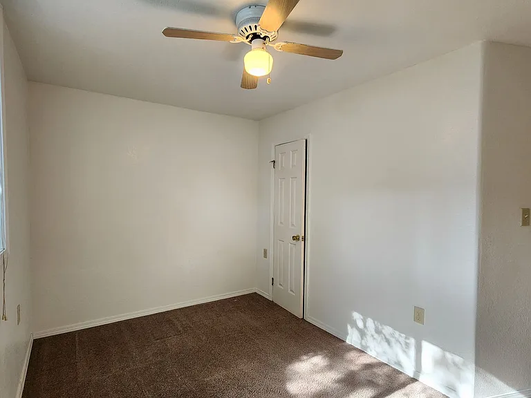540 Beverly Ave — Photo 27
