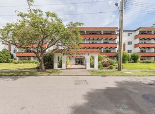 1030 Pendergast St #202, Victoria, BC V8V 2X2