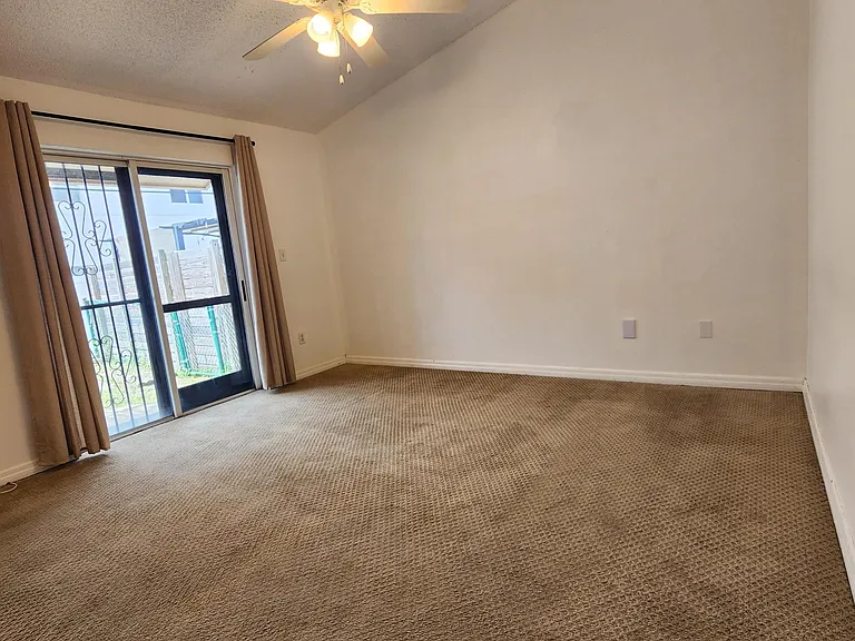 500 NE 3rd St #109 — Photo 15