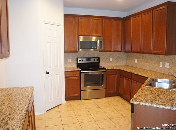 3rd image of 3807 Abbey Cir
