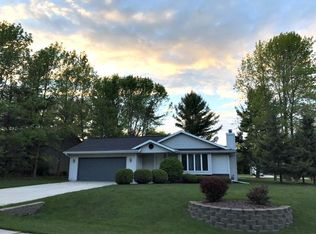 2056 Clearview Cir, Sheboygan, WI 53083