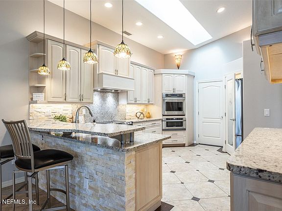 3rd image of 608 SHEARWOOD Drive