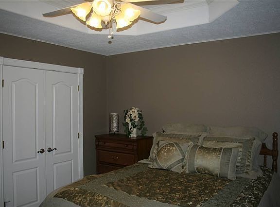 5th image of 7711 Oakmont Dr