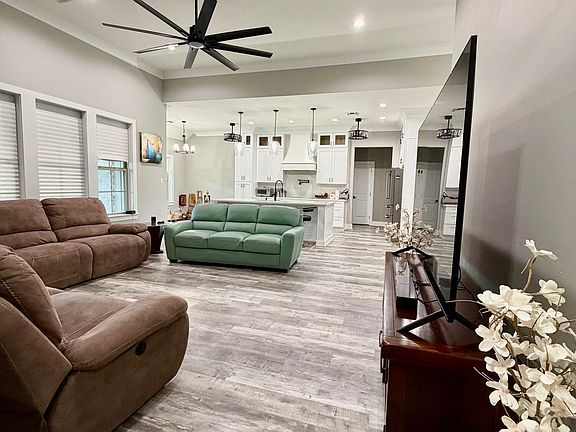 5th image of 509 Pemberton Pl