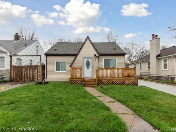 20511 Kenosha St, Harper Woods, MI 48225