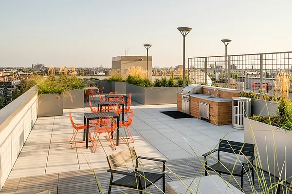 Rented by Lisa Management | media 32