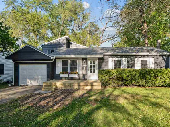 1914 Western Rd, Iowa City, IA 52240
